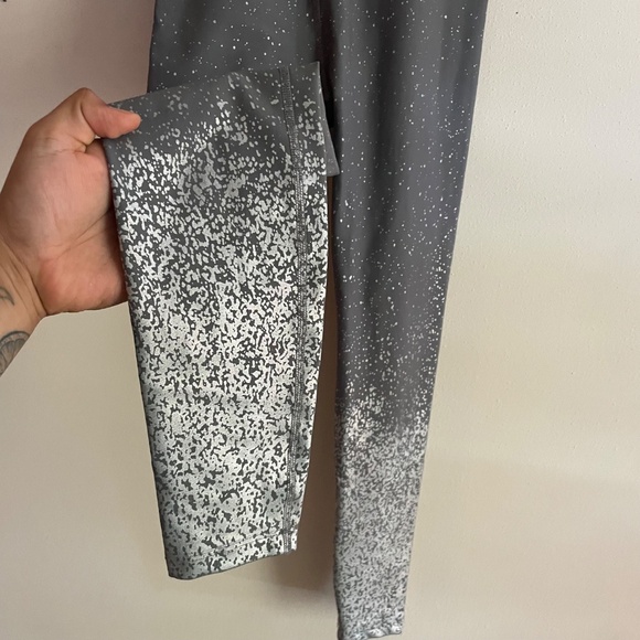 Beyond Yoga Sportflex Alloy Ombre High Waisted Midi Yoga Leggings - Picture 4 of 7